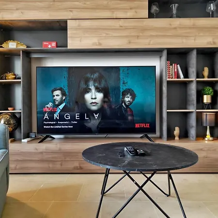 Harbour Lights Apartment *