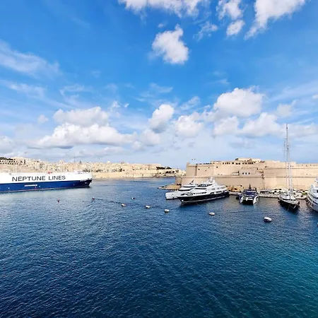 Harbour Lights Apartment *